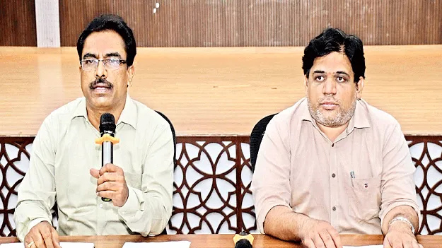 బంగారు కుటుంబాల అర్హతలను పునఃపరిశీలించాలి: కమిషనర్‌