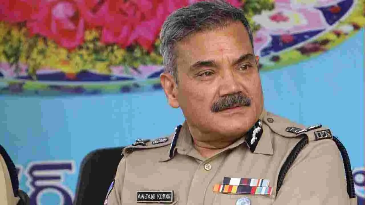 Anjanikumar: కడప సెంట్రల్ జైలులో తనిఖీలు..  ఖైదీల వద్ద సెల్ ఫోన్లు నిజమే 