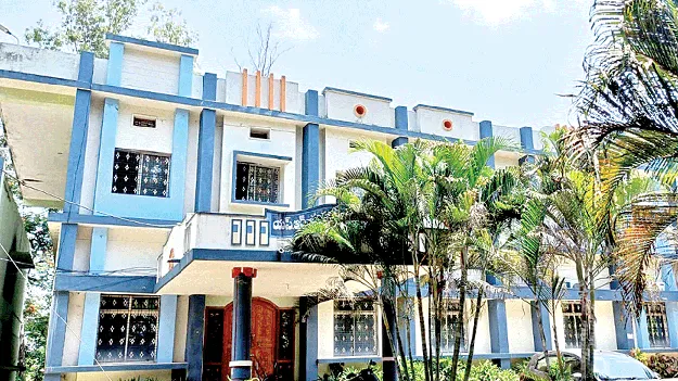 I am the AE... No, I am! నేనే ఈఈ.. కాదు నేనే..