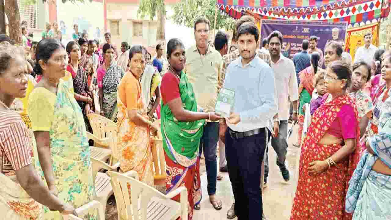 పథకాలను సద్వినియోగం చేసుకోవాలి