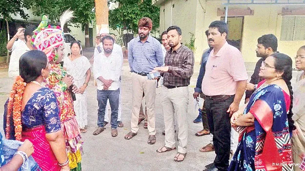 Kalajatha    వ్యాధులపై అవగాహనకు కళాజాత