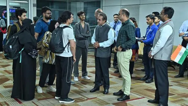 Indian Students: విద్యార్థులు విన్నపం.. సానుకూలంగా స్పందించిన ముఖ్యమంత్రి కార్యాలయం