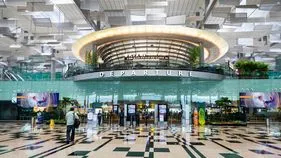 Indians Abroad: సింగపూర్ ఎయిర్‌పోర్టులో భారతీయుల రచ్చ.. పరువు తీసేశారంటూ జనాల ఆగ్రహం