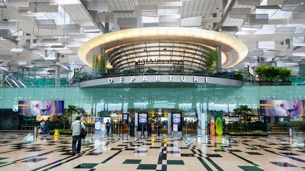 Indians Abroad: సింగపూర్ ఎయిర్పోర్టులో భారతీయుల రచ్చ.. పరువు తీసేశారంటూ జనాల ఆగ్రహం