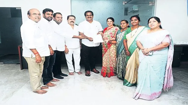 జనసేన కార్పొరేటర్లలో లుకలుకలు