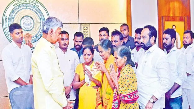 AP CM Chandrababu: మీకు మేమున్నాం..