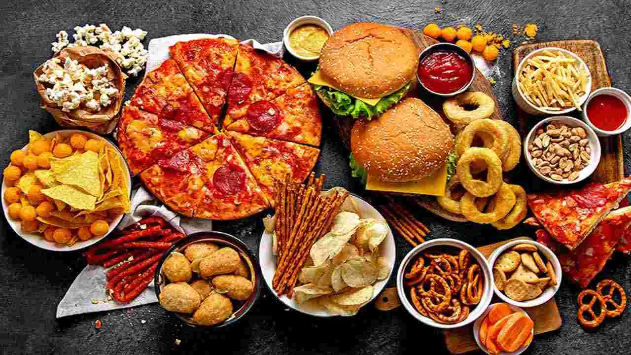 Health Tips: ఈ ఆహార పదార్థాలు ఎక్కువగా తీసుకుంటున్నారా.. అయితే మీ కాలేయం రిస్క్లో పడ్డట్లే..