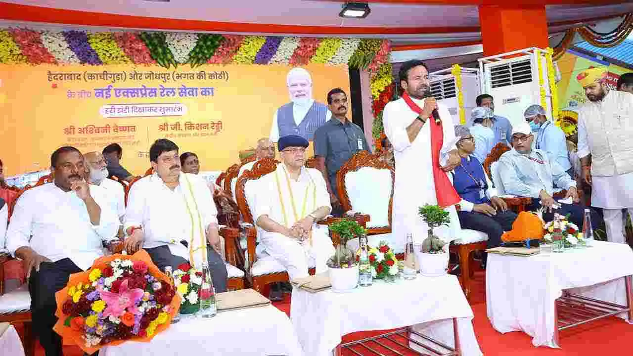 Kazipet Railway Coach Factory: కాజీపేట రైల్వే కోచ్ ఫ్యాక్టరీ పనులను పరిశీలించిన కేంద్రమంత్రులు