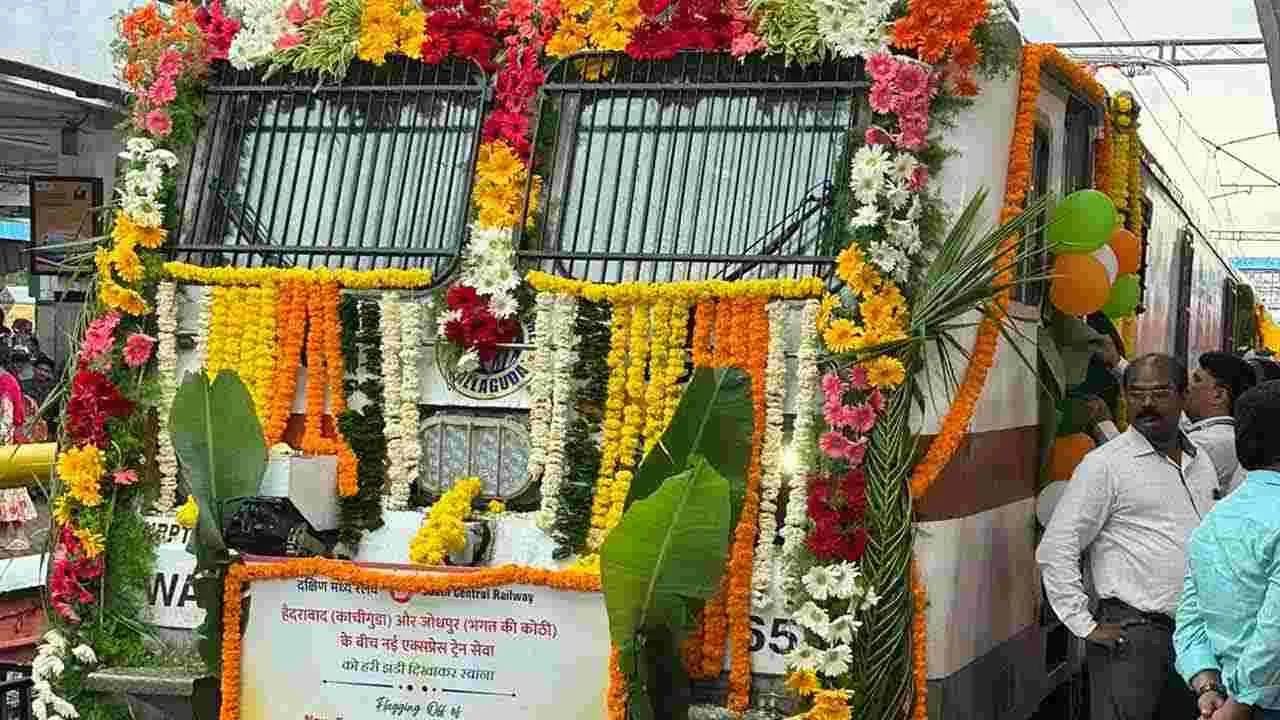 Kazipet Railway Coach Factory: కాజీపేట రైల్వే కోచ్ ఫ్యాక్టరీ పనులను పరిశీలించిన కేంద్రమంత్రులు