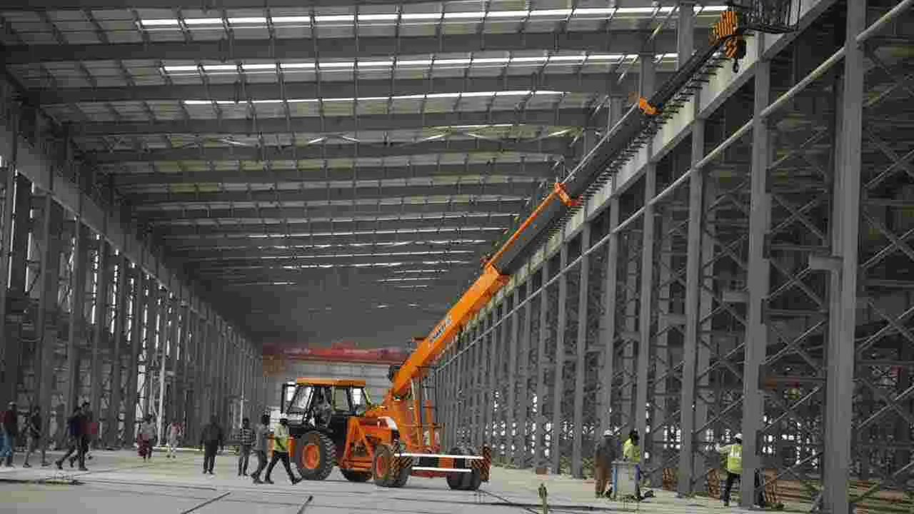 Kazipet Railway Coach Factory: కాజీపేట రైల్వే కోచ్ ఫ్యాక్టరీ పనులను పరిశీలించిన కేంద్రమంత్రులు