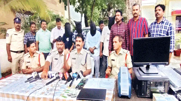 నంద్యాల కేంద్రంగా నకిలీ సర్టిఫికెట్లు!