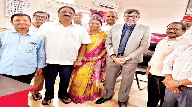       కోర్టు భవనాలు నిర్మించాలి