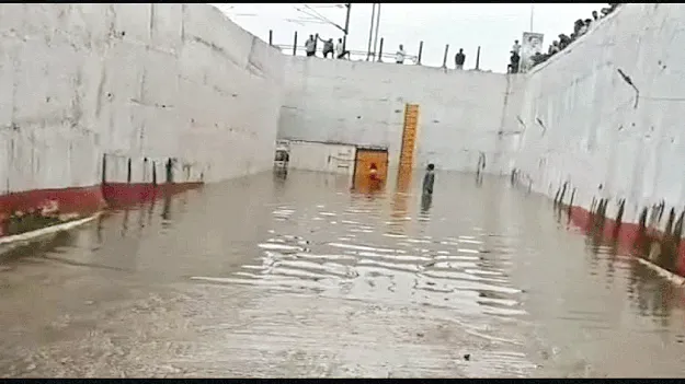 problems by Under bridges అం‘డర్‌’ బ్రిడ్జిలు