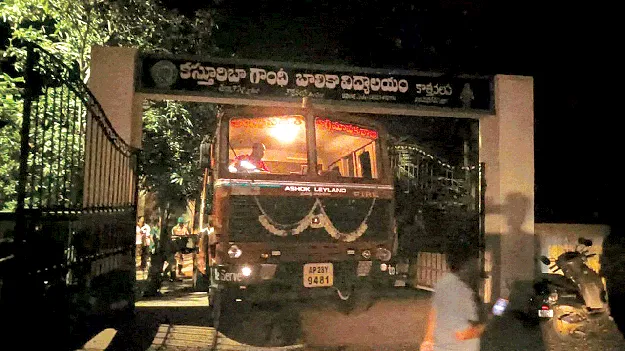 కస్తూర్బా పాఠశాలలో మళ్లీ అగ్ని ప్రమాదం