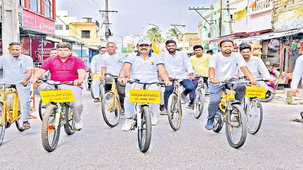 MP Kalisetti:  సైకిల్‌పై ‘యోగాంధ్ర’కు ఎంపీ కలిశెట్టి