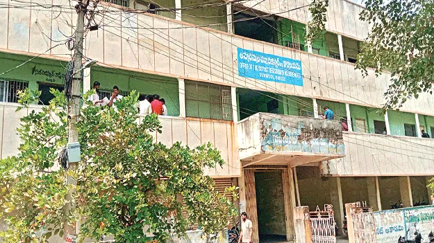 ఇన్‌చార్జీలే దిక్కు..!