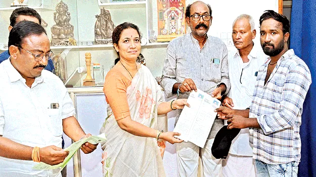 అర్హులందరికీ ఇళ్ల స్థలాలు 