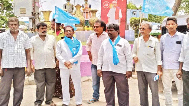 ఎమ్మెల్యేపై కేసు నమోదు చేయాలి