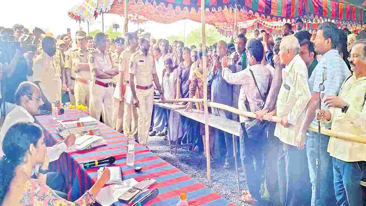Karedo Village Farmers: ప్రాణాలైనా ఇస్తాం.. భూములు మాత్రం ఇవ్వం