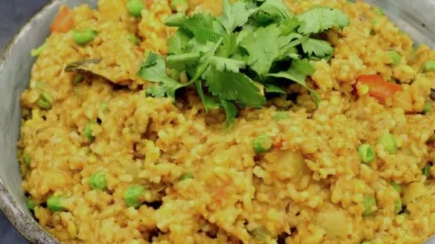 Khichdi Recipe: వంట చేయాలని అనిపించడం లేదా? ఈ కిచిడి రెసిపీని ట్రై చేయండి..