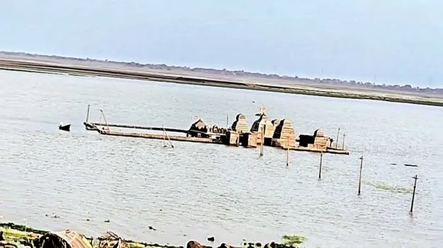 కృష్ణమ్మ ఒడిలోకి సంగమేశ్వరాలయం 