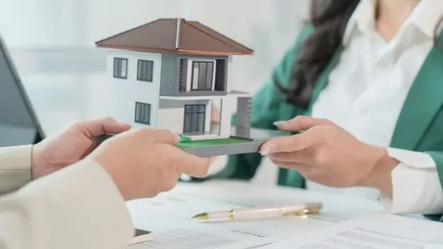 LIC Housing Finance: గుడ్ న్యూస్.. ఎల్‌ఐసీ హౌసింగ్ ఫైనాన్స్ హోం లోన్ వడ్డీ రేట్ల తగ్గింపు