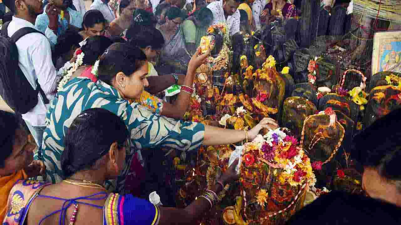 Nag Panchami: నాగ పంచమి.. ఆలయాలకు పోటెత్తిన భక్తులు