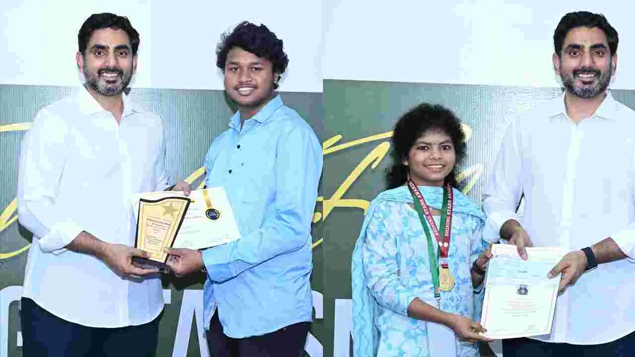 షైనింగ్ స్టార్స్ అవార్డ్స్-2025.. విద్యార్థులకు అవార్డులే అవార్డులు..