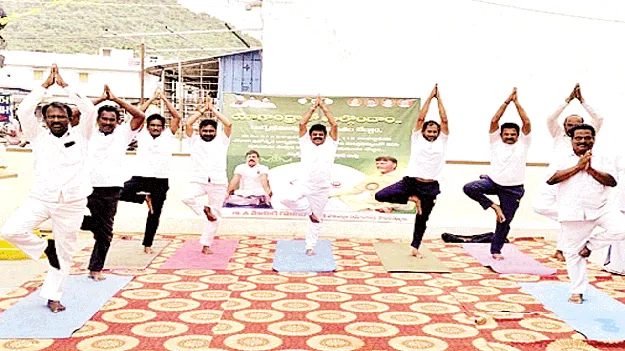 యోగాభ్యాసంపై ఆసక్తి పెంపొందించుకోవాలి 