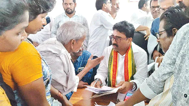 సమస్యల పరిష్కారానికి కృషి