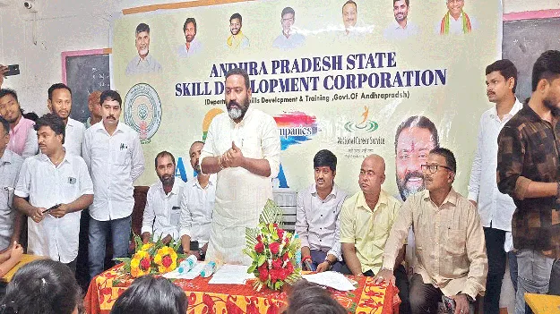 నిరుద్యోగ సమస్య నివారించడమే ప్రభుత్వ లక్ష్యం