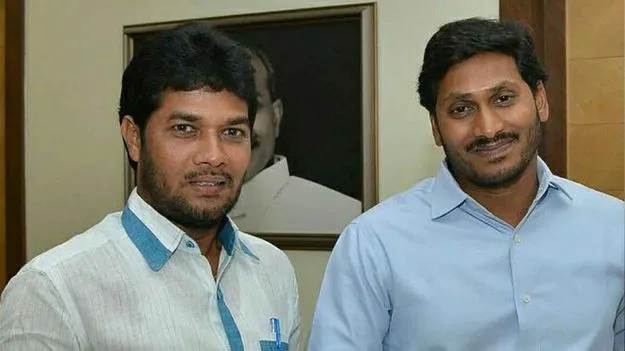 MLC Ananthababu: డ్రైవర్ డెడ్ బాడీ డోర్ డెలివరీ చేసిన కేసులో ఎమ్మెల్సీ అనంతబాబుకు ఏపీ హైకోర్టు ఝలక్