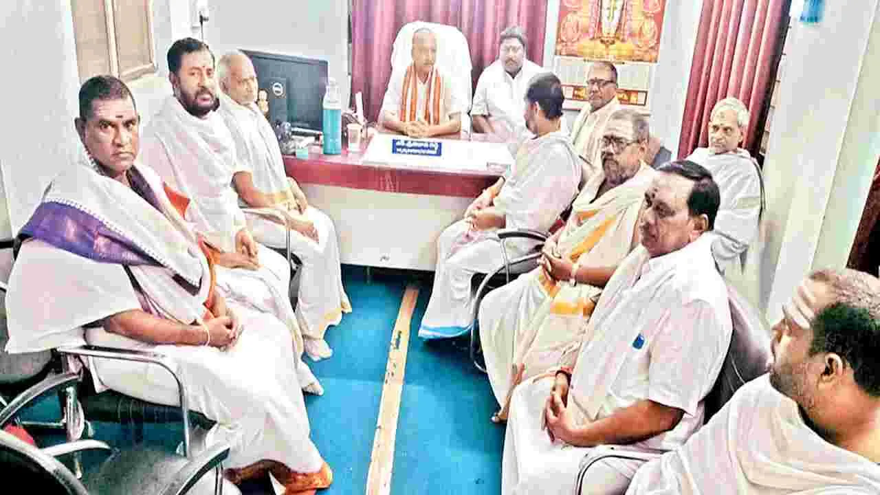  శ్రావణ శుక్రవారాల్లో అమ్మవారికి ప్రత్యేక పూజలు 