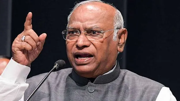 Mallikarjun Kharge: మోదీతో ఏం జరిగిందో ఆయనే చెప్పాలి.. ధన్ఖడ్ రాజీనామాపై ఖర్గే