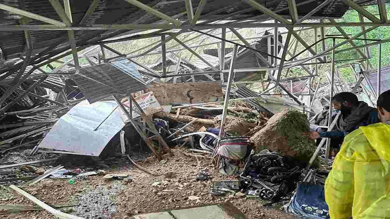 Vaishno Devi Landslide: వైష్ణోదేవి యాత్రలో ప్రమాదం.. కొండ చరియలు విరిగి, గాయపడ్డ భక్తులు