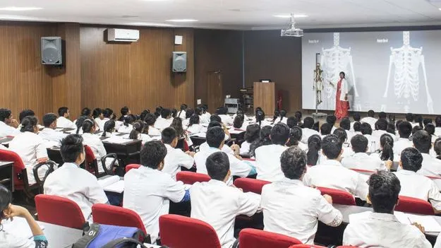 Medical Faculty Scandal: అమ్మకానికి వైద్యుల పోస్టులు