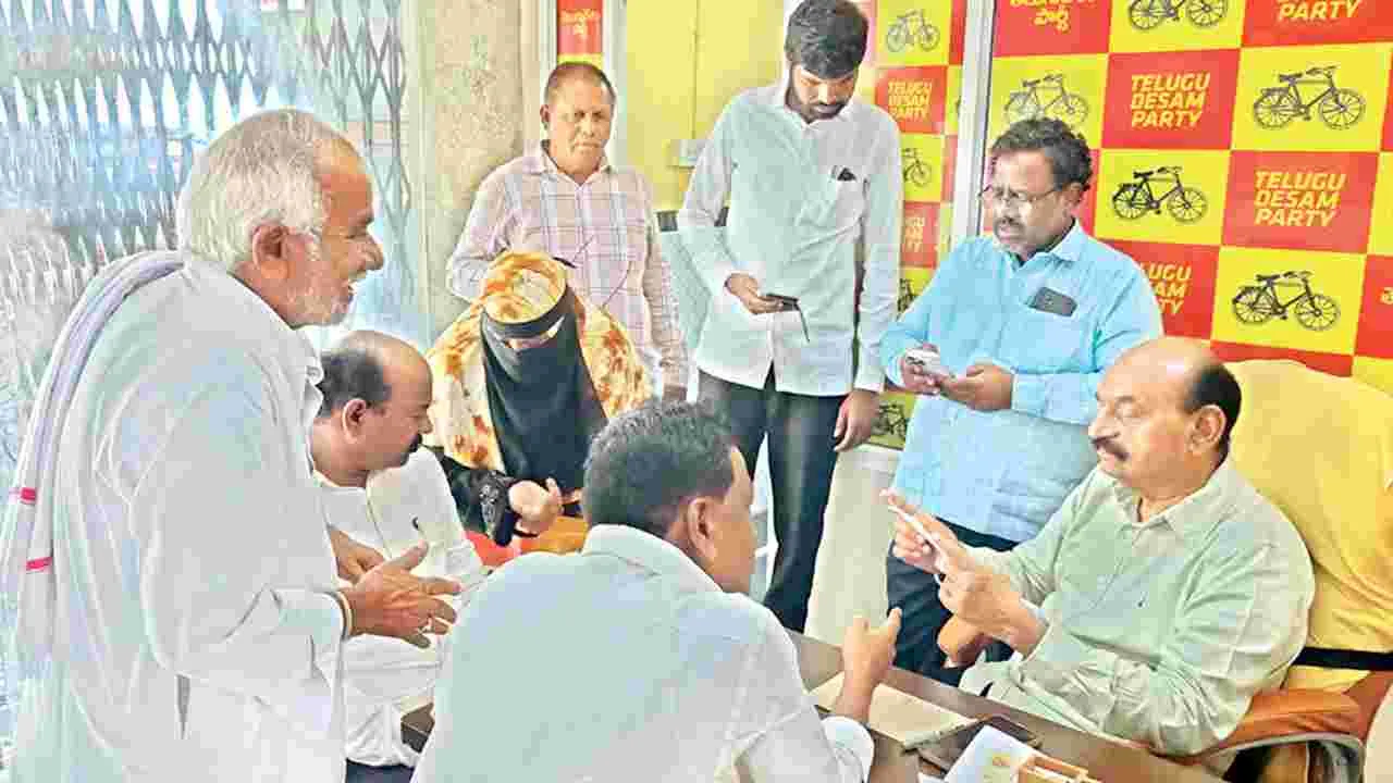 సమస్యల పరిష్కారానికి కృషి: మంత్రి ఫరూక్‌