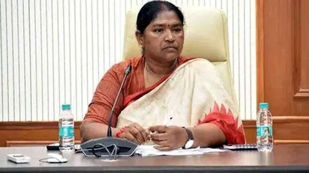 Minister Seethakka: తహసీల్దార్ల మాదిరిగానే బదిలీల్లో ఆప్షన్లు 