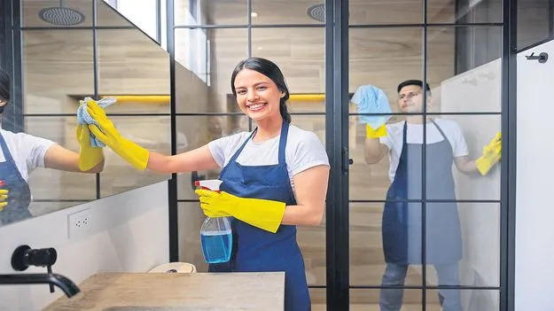 Mirror cleaning: ఇలా చేస్తే అద్దం మిలమిలా