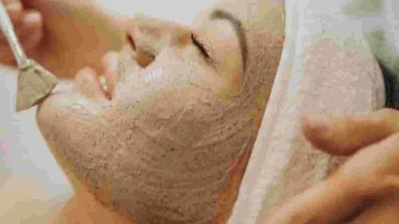Beauty Tips: ముల్తానీ మట్టి VS శనగ పిండి.. ముఖానికి ఏది మంచిది..