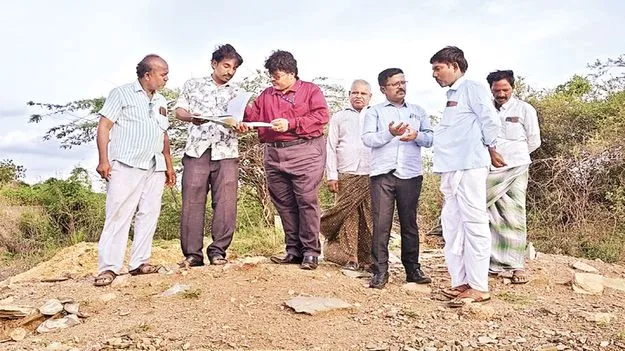 వాటర్‌షెడ్‌ పనుల పరిశీలన 