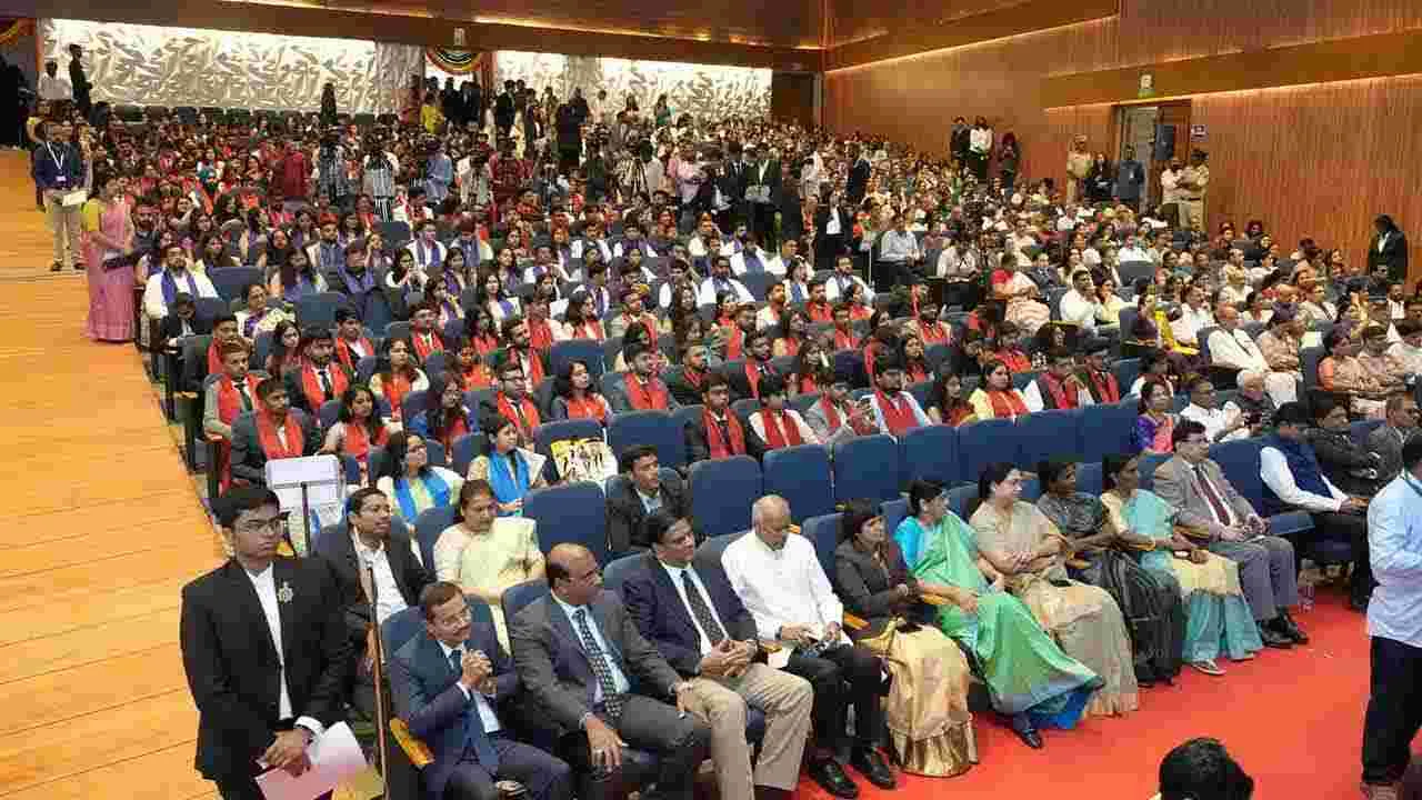 NALSAR University: ఘనంగా నల్సార్ విశ్వవిద్యాలయ స్నాతకోత్సవం