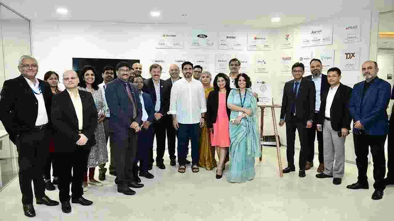 Minister Nara Lokesh: బెంగళూరులో  మంత్రి నారా లోకేష్ పర్యటన.. ఏపీలో పెట్టుబడులపై చర్చ