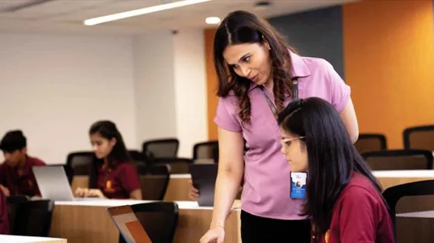 విద్యా రంగం, పరిశ్రమల మధ్య అంతరాన్ని తగ్గిస్తూ విద్యను ఉద్యోగయోగ్యంగా మార్చడంలో విప్లవాత్మక మార్పు తీసుకువస్తున్న 'ప్రొఫెసర్స్ ఆఫ్ ప్రాక్టిస్'