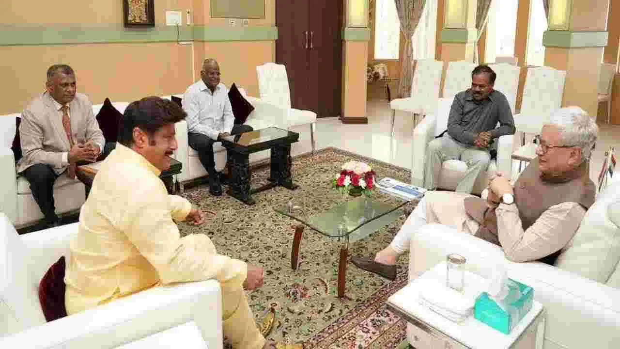 తెలంగాణ గవర్నర్ జిష్ణుదేవ్ వర్మను కలిసిన నందమూరి బాలకృష్ణ
