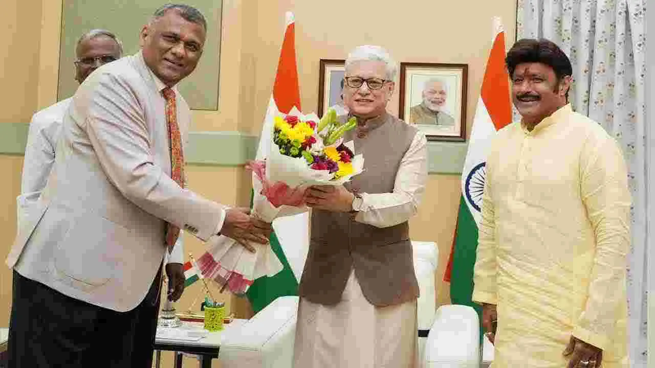 తెలంగాణ గవర్నర్ జిష్ణుదేవ్ వర్మను కలిసిన నందమూరి బాలకృష్ణ