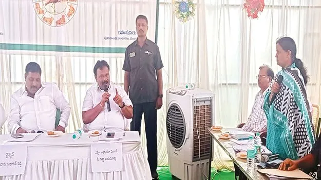 కౌన్సిల్‌ మీట్‌ రసాభాస