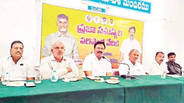 విధుల్లో అలసత్వం వద్దు: ఎమ్మెల్యే