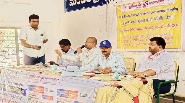  కౌలు రైతులకు పంట రుణాలివ్వాలి 