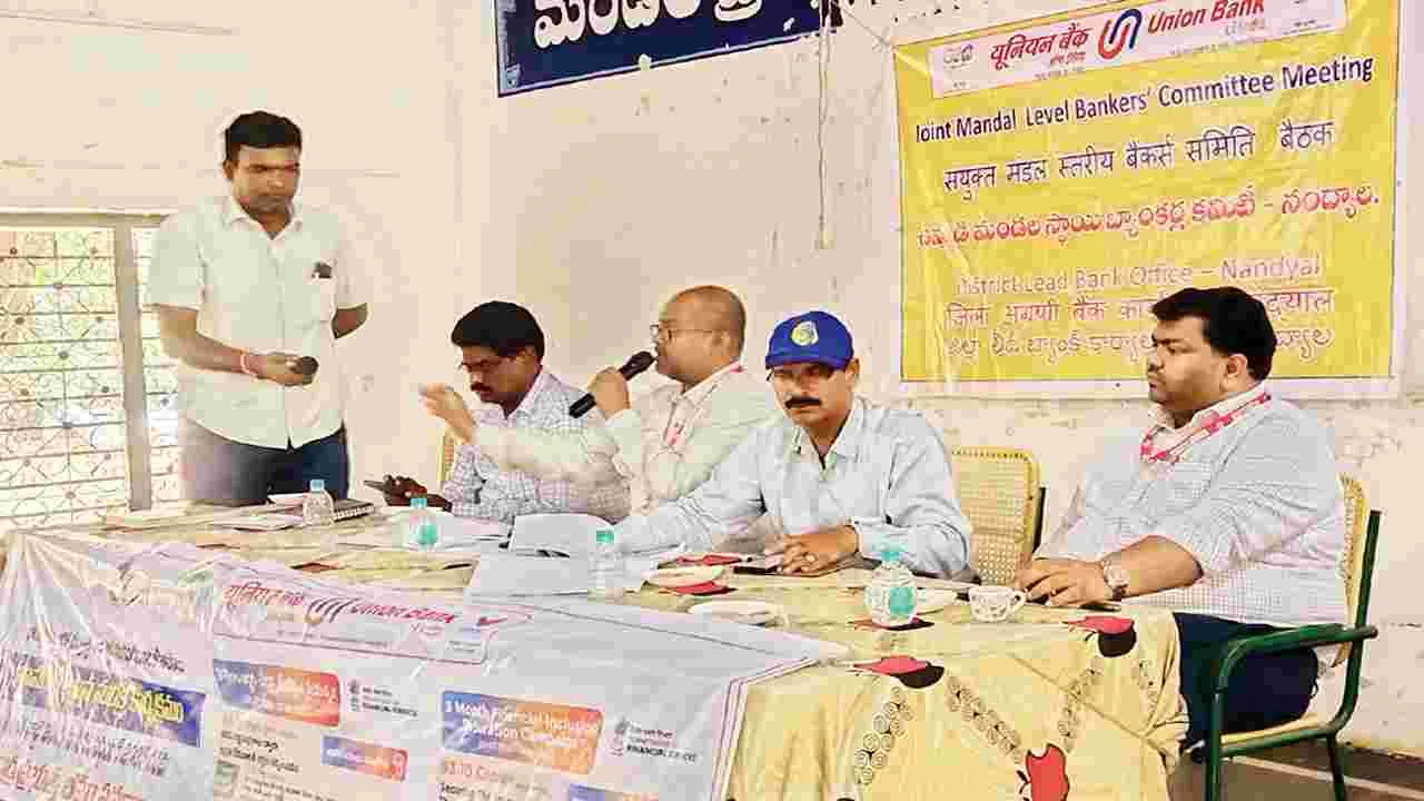  కౌలు రైతులకు పంట రుణాలివ్వాలి 